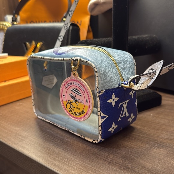 Louis Vuitton Louis Vuitton Monogram Beach Pouch Resort Okinawa - Picture 9 of 16